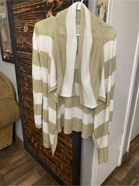 Woman’s Sweater Size Small